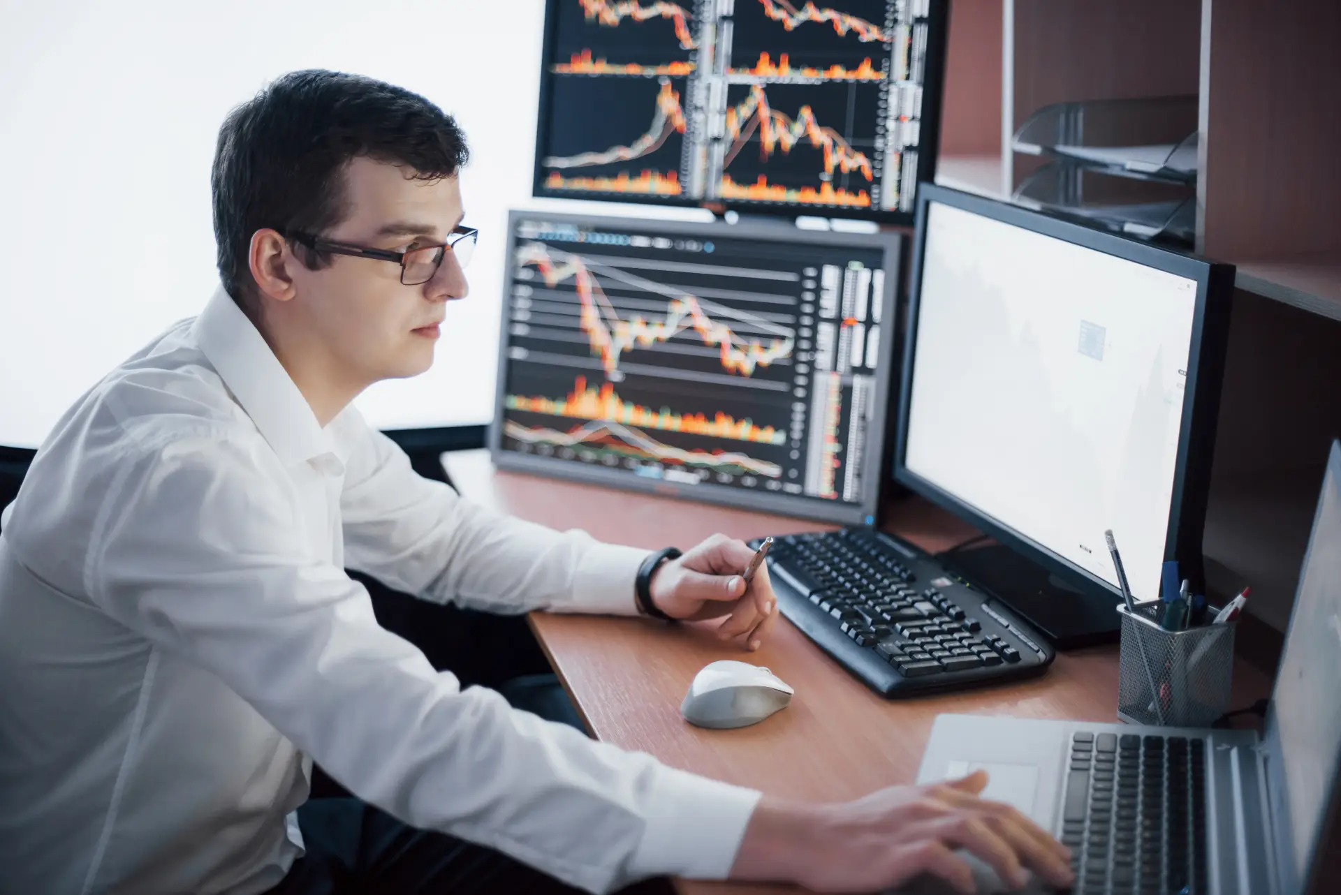 stockbroker-shirt-is-working-monitoring-room-with-display-screens-stock-exchange-trading-forex-finance-graphic-concept-businessmen-trading-stocks-online.webp